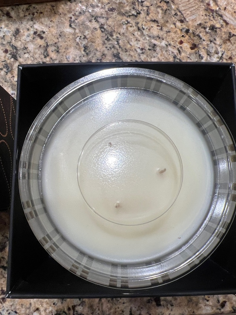 NEST Fragrances Orange Blossom Candle in Black & Orange Packaging - Picture 2 of 6